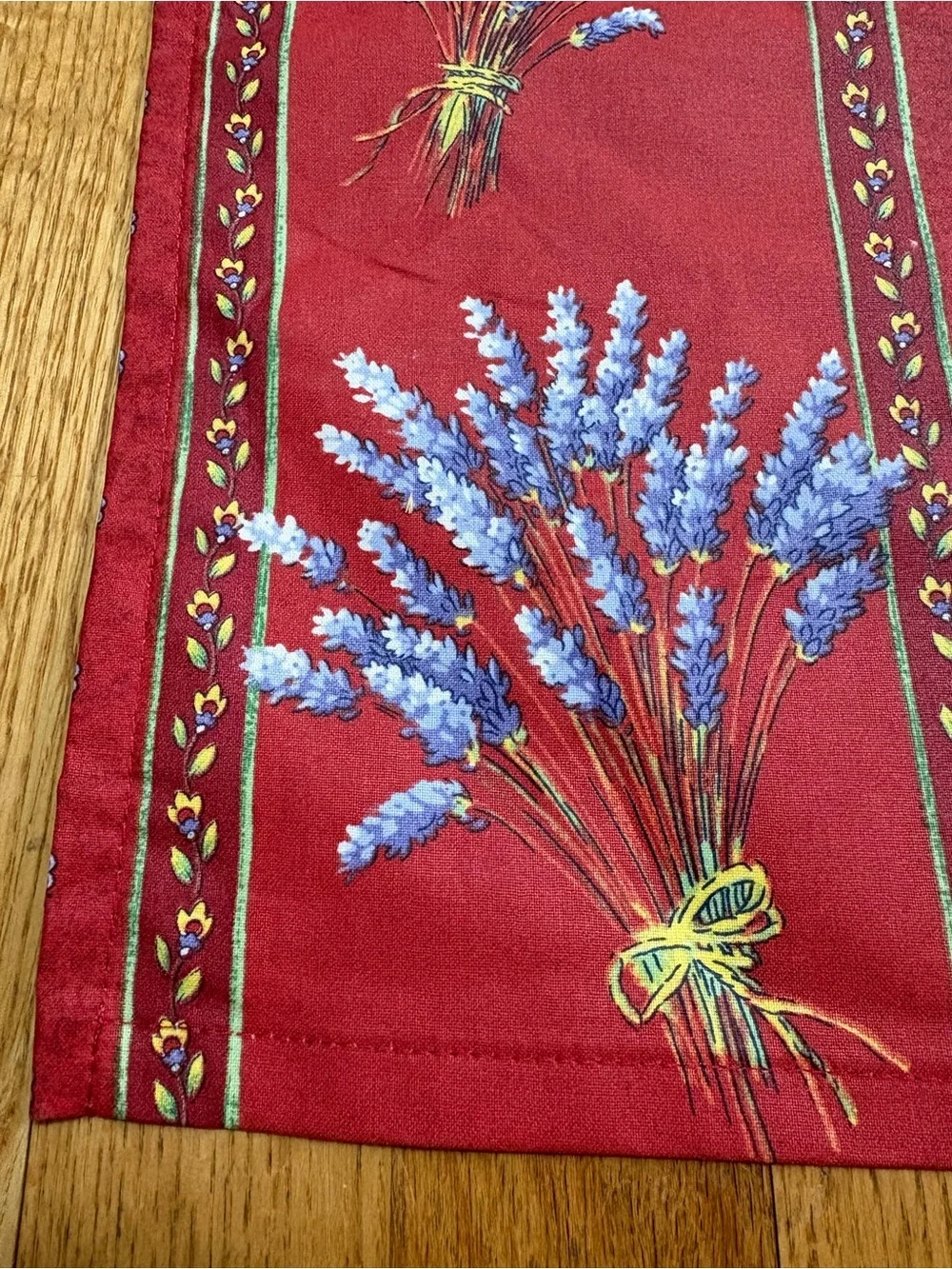 Le Cluny French Provence Red Lavender Tablecloth, 62